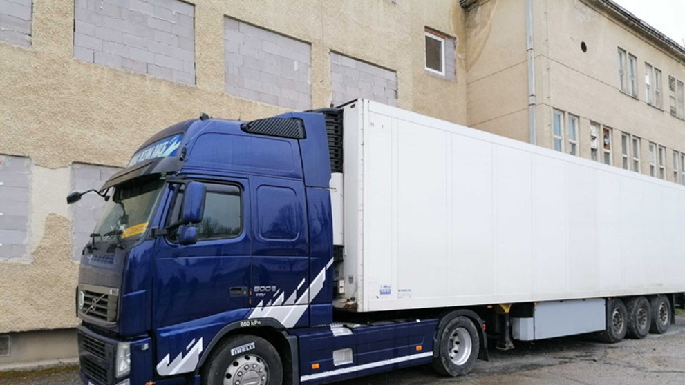 Maďarský kamión pred Imunou v Šarišských Michaľanoch.