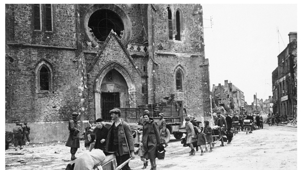 Začiatok operácie Overlord, známy pod vojenským kódom Omaha Beach, v Normandii. (6. júna 1944) a dnes.