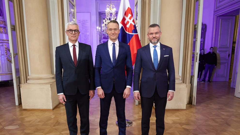 Kandidáti na prezidenta Ivan Korčok a Peter Pellegrini s moderátorom Michalom Kovačičom.