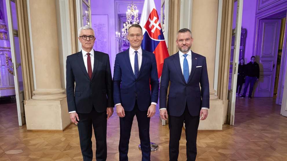Kandidáti na prezidenta Ivan Korčok a Peter Pellegrini s moderátorom Michalom Kovačičom.