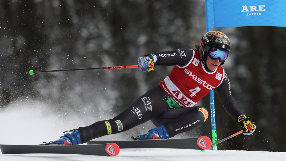 Federica Brignoneová na trati počas 1. kola obrovského slalomu v Aare.