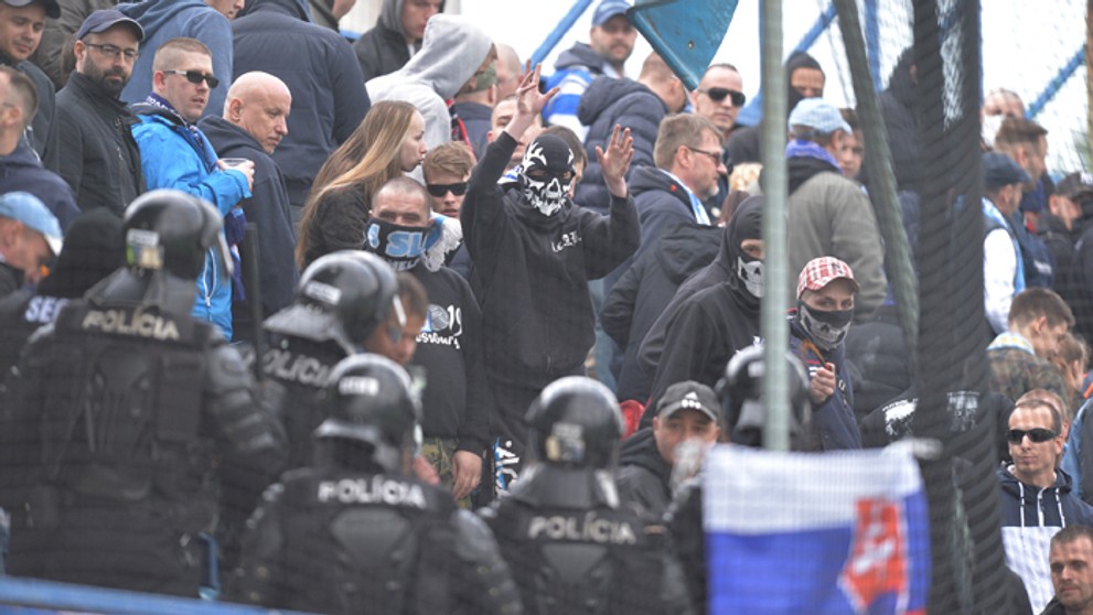 Fanúšikovia Slovana v Dunajskej Strede.