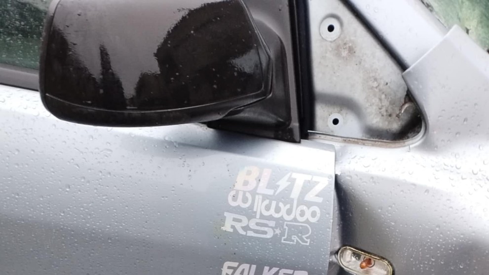 Ráno našli svoje auto zdemolované.