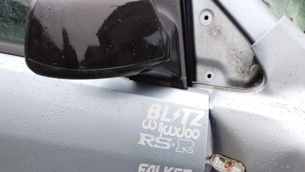 Ráno našli svoje auto zdemolované.
