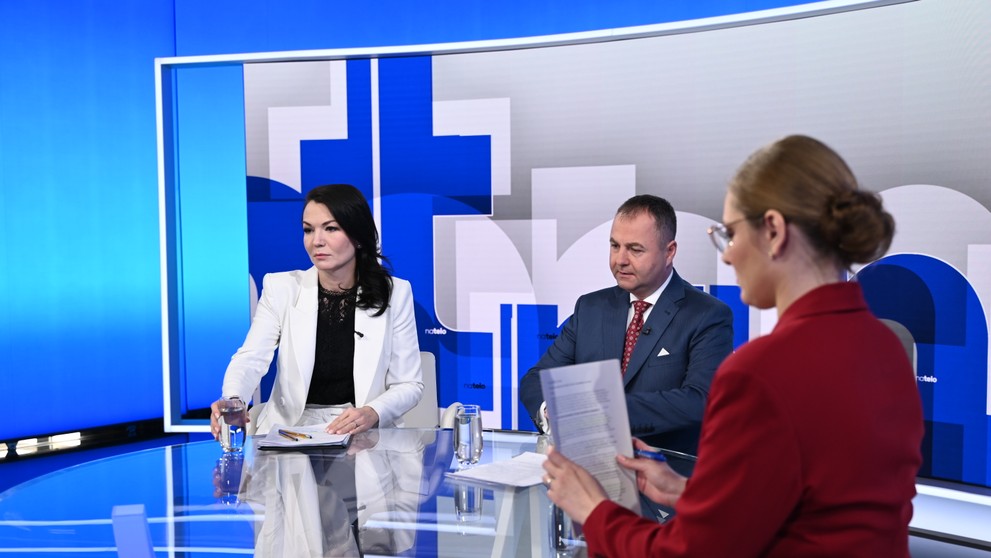 Hosťami Na telo boli Marián Kéry (Smer-SD) a Beáta Jurík (PS)