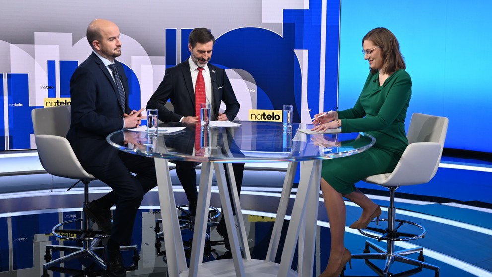 Hosťami relácie Na telo boli Juraj Blanár (Smer-SD) a Martin Dubéci (PS)