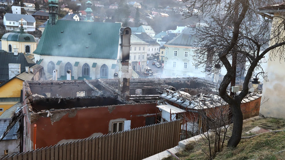 Zničené budovy po požiari v Banskej Štiavnici.