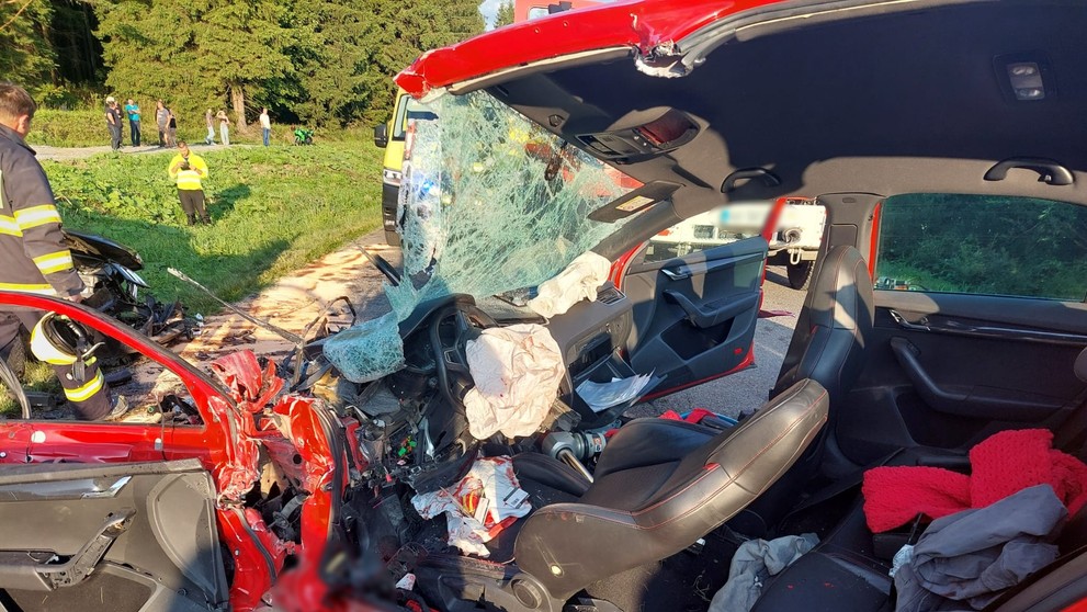 Zdemolované auto po náraze