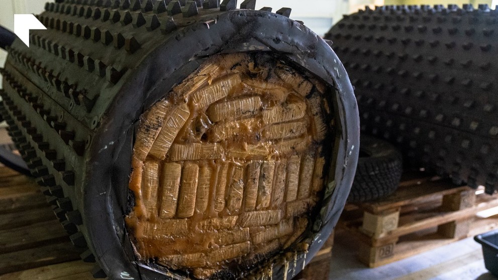 Drogy pašovali vo valci z drvičky kamenia.