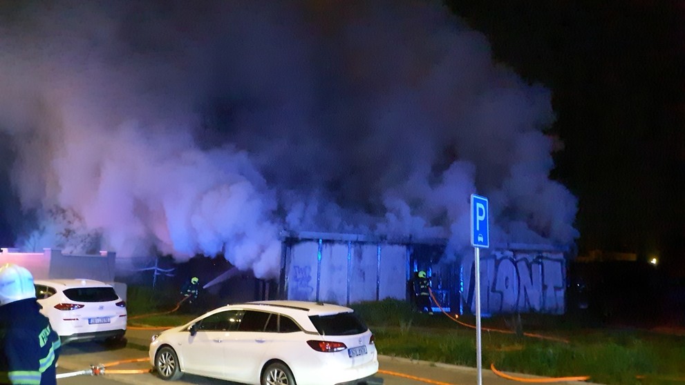 Pri požiari unimobuniek v Brne zomrelo osem ľudí.