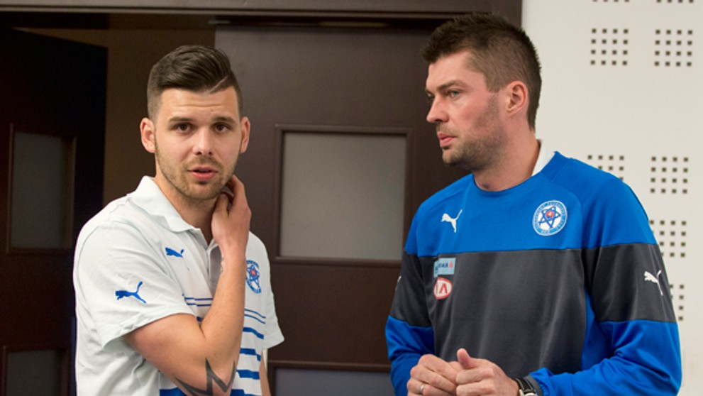 Útočník Michal Ďuriš a brankár Matúš Kozáčik.
