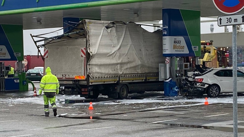 80365505_574172876706227_929514820745560064_n.mp4