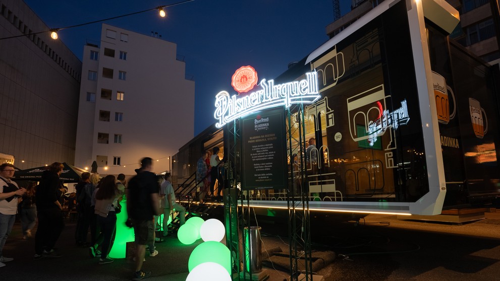 Pilsner Urquell na Bielej noci.