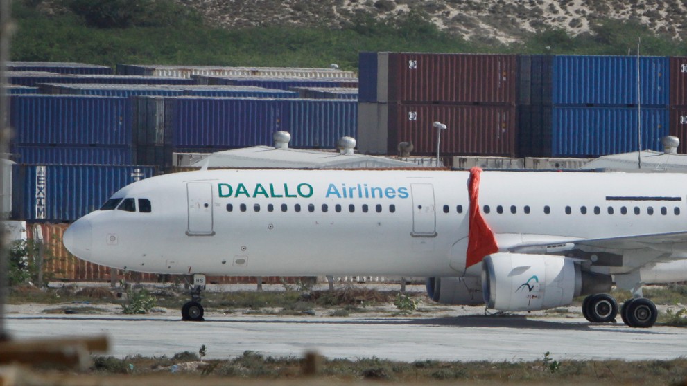 Explózia prinútila lietadlo pristáť v Mogadiše.