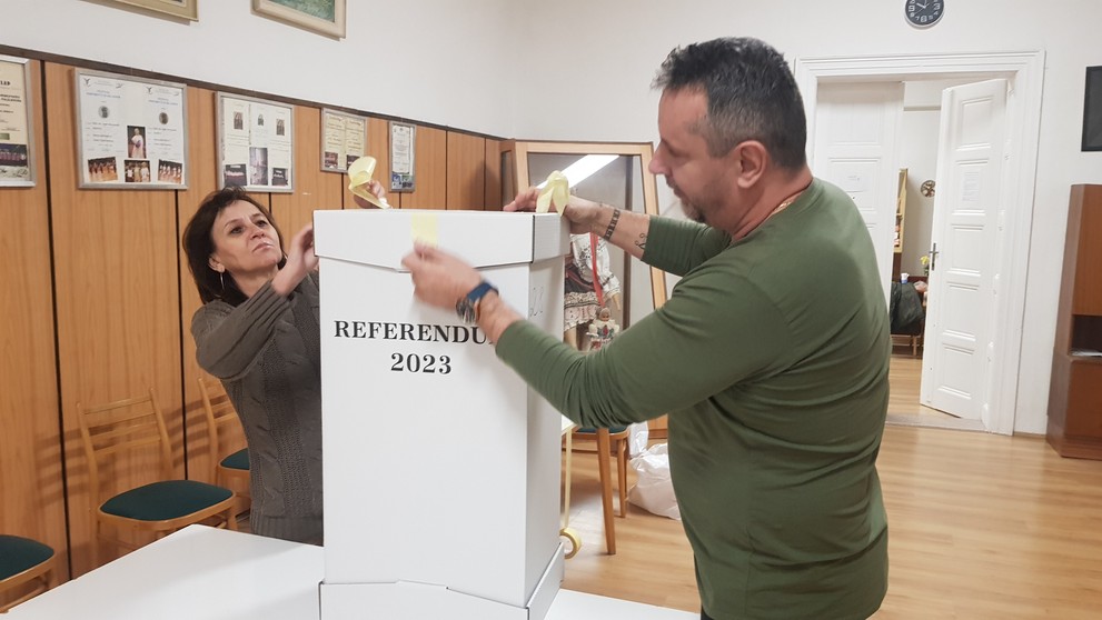 Referendum o zmene Ústavy SR.