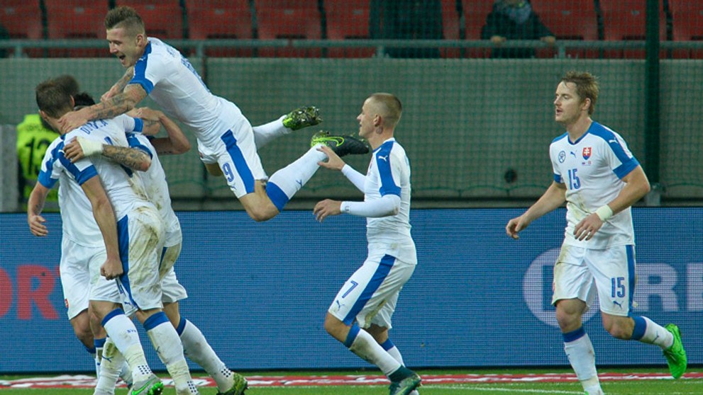 Gólová radosť po premiérovom reprezentačnom góle Michala Ďuriša proti Švajčiarsku.