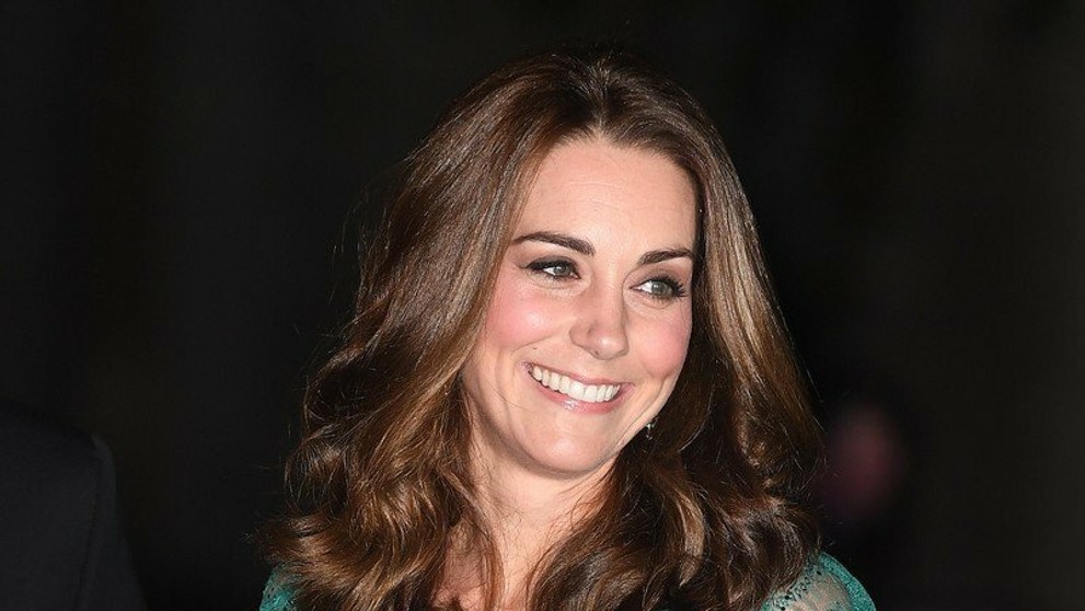 Kate Middleton v róbe od Jenny Packham teraz.