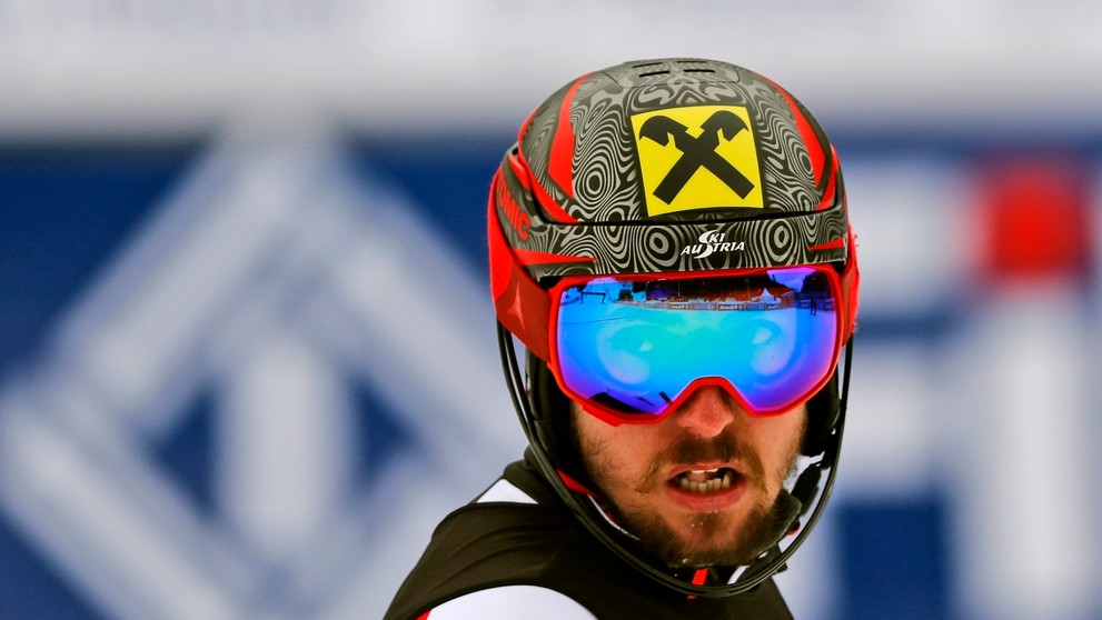 Alpský lyžiar Mauro Caviezel v cieli kombinácie v Bansku.