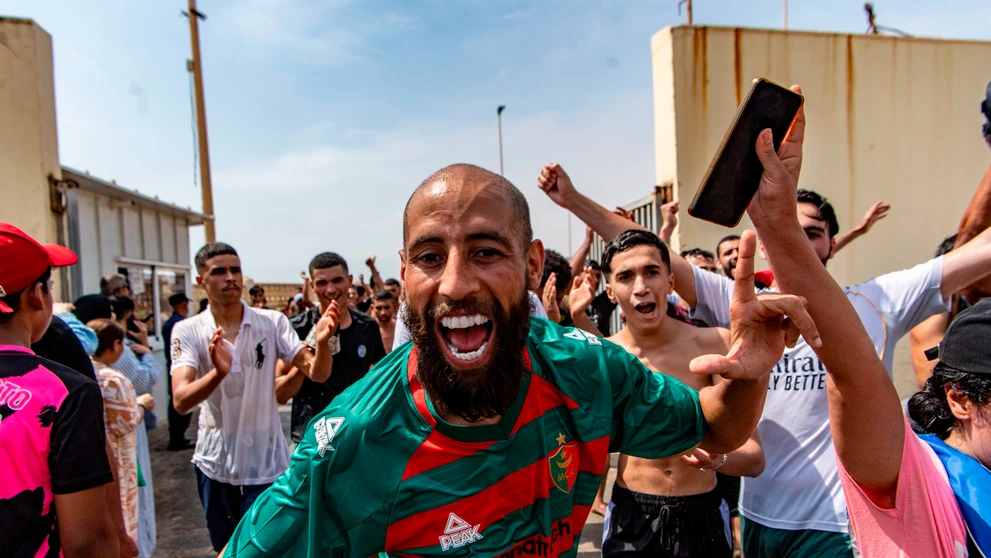 Migranti prenikajú z Maroka do španielskej enklávy Ceuta v severnej Afrike