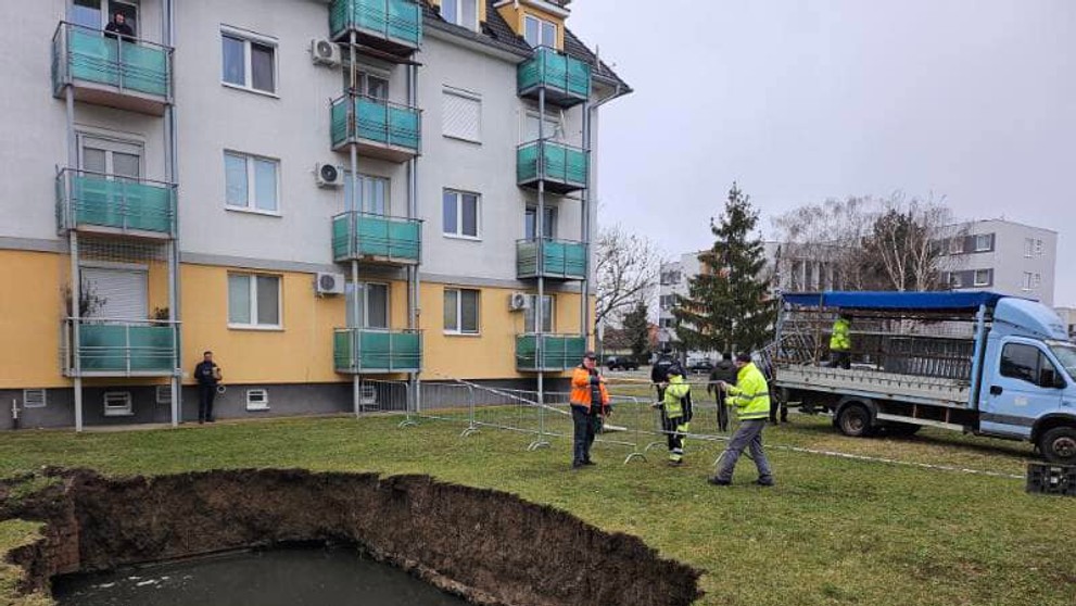 Na sídlisku v Galante sa prepadla zem