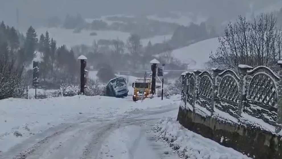 Nehoda autobusu v obci Valaská Dubová.