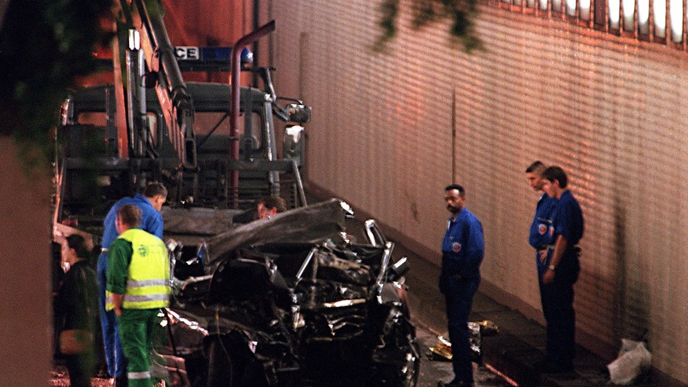 Snímka zničeného auta po nehode