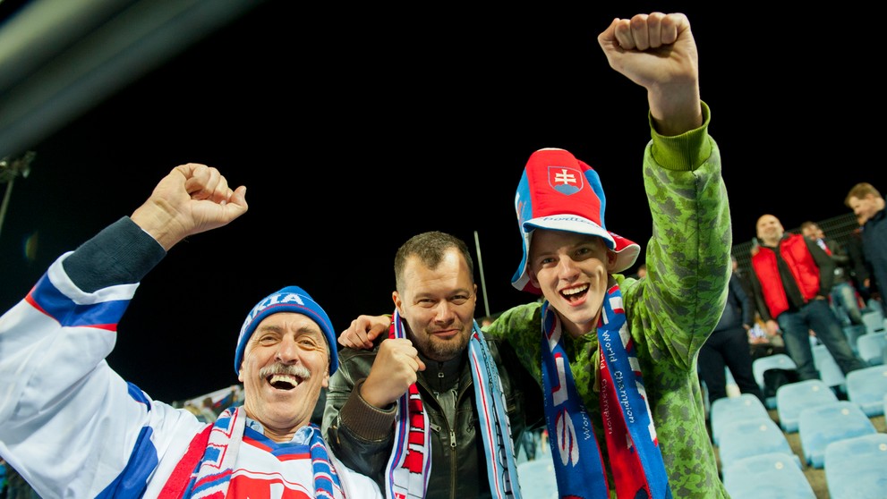 Fanúšikovia na zápase Luxembursko vs. Slovensko.