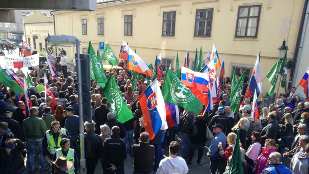 Predseda strany ĽSNS Marian Kotleba a právny zástupca Radovan Hrádek.