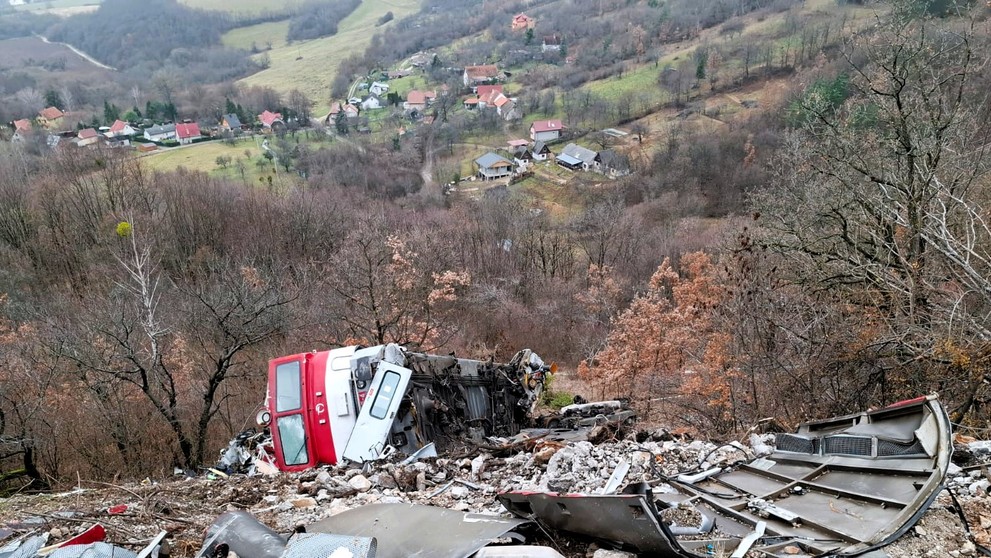 Pri Jablonove nad Turňou odstránili poškodený vozeň