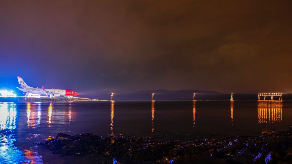 Lietadlo v Nórsku zišlo z pristávacej dráhy