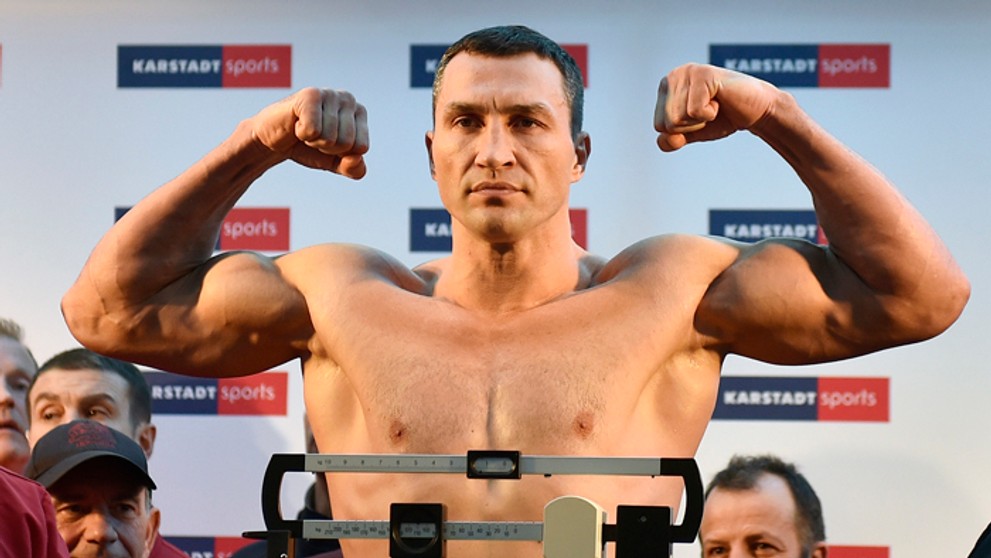 Vladimír Kličko pri vážení.