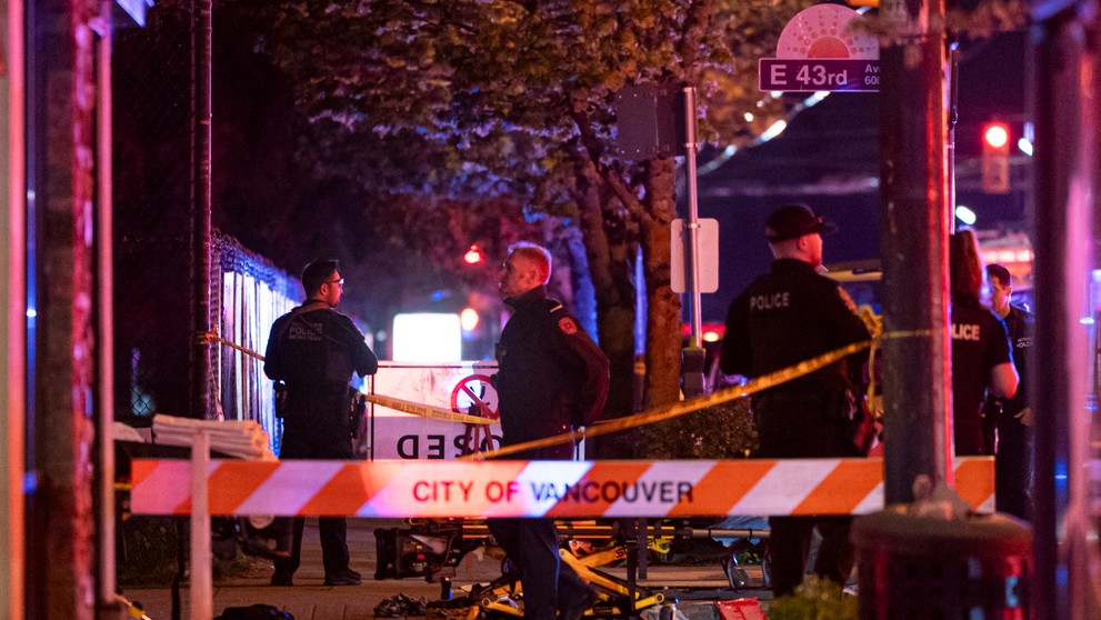 Na miesto okamžite dorazilo množstvo policajtov.