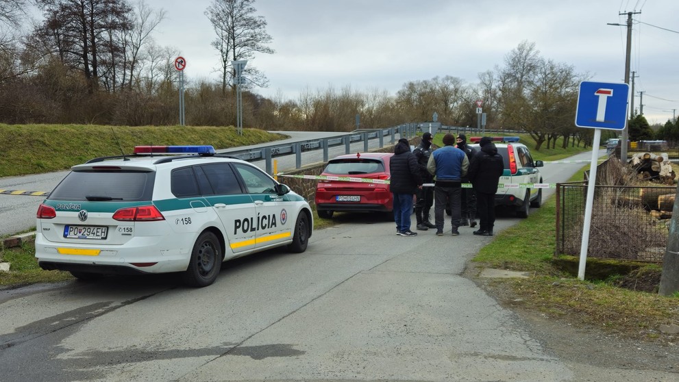 Miesto nálezu policajti opáskovali.