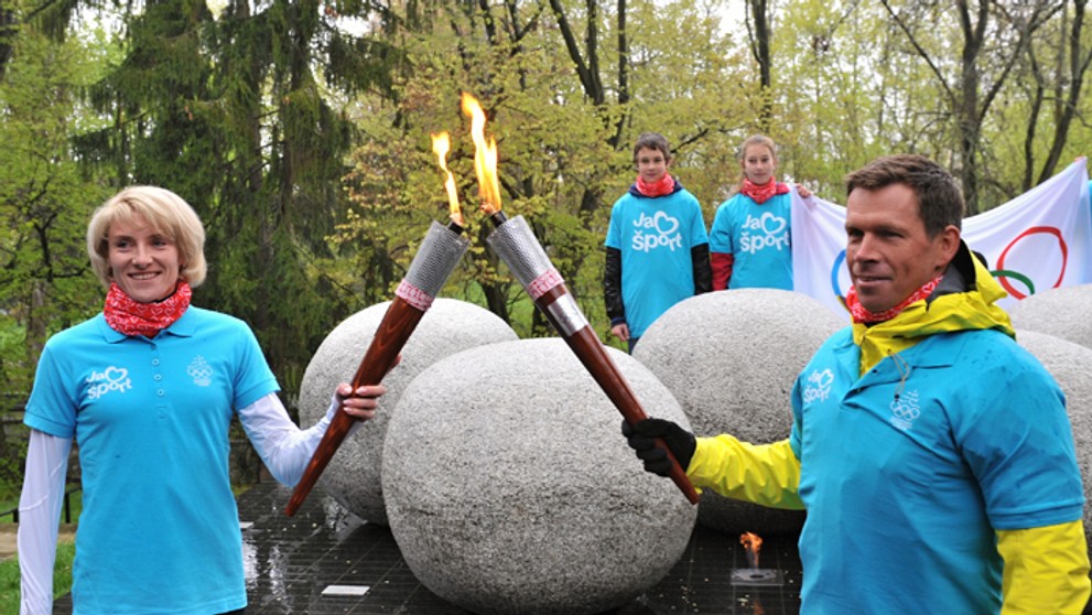 Michal Martikán a Lucia Klocová počas slávnostného spustenia štafety.