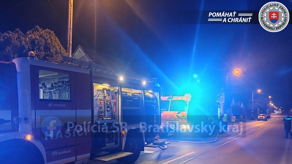 V Bratislave uzavreli niekoľko ulíc pre požiar po výbuchu. 