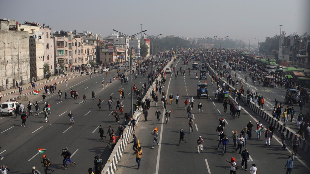 Indickí farmári sa dostali do stretov s políciou.