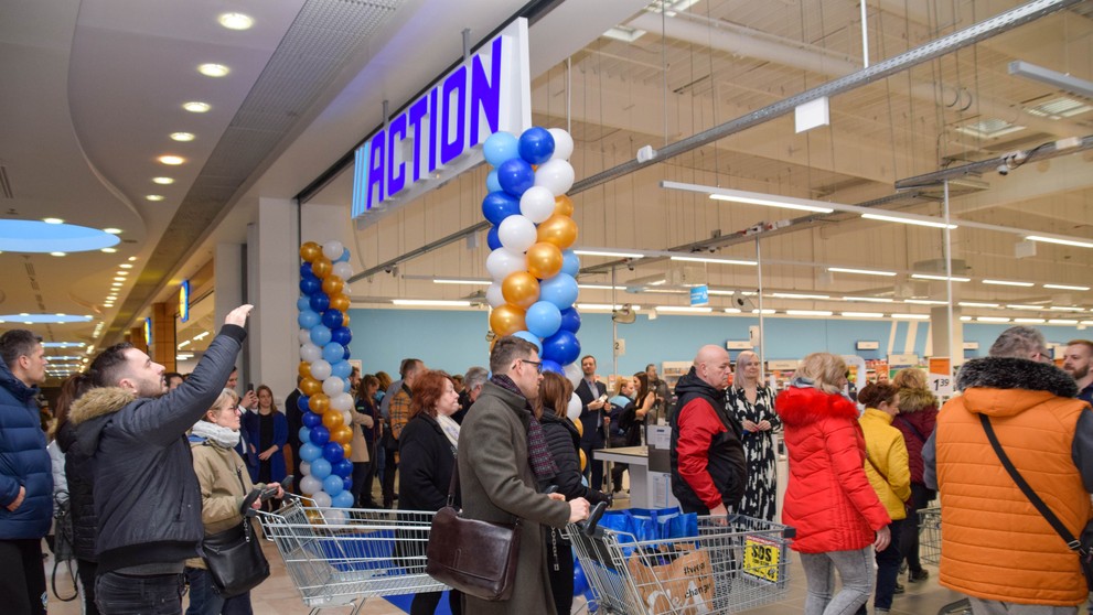 Otvorenie prvej prevádzky obchodu Action na Slovensku.