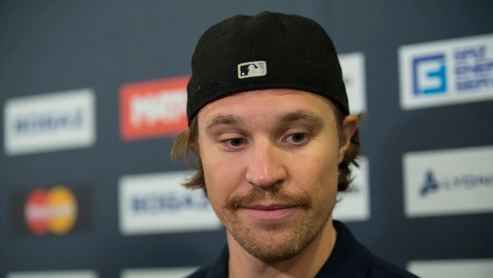 Hokejový brankár HC Slovan Bratislava Justin Pogge