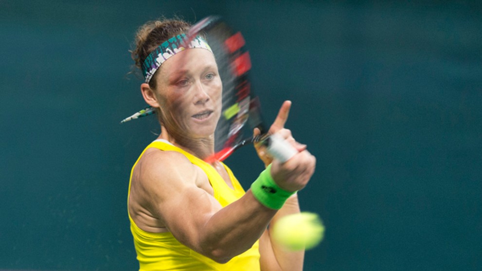 Samantha Stosurová počas fedcupového zápasu proti Jane Čevelovej.