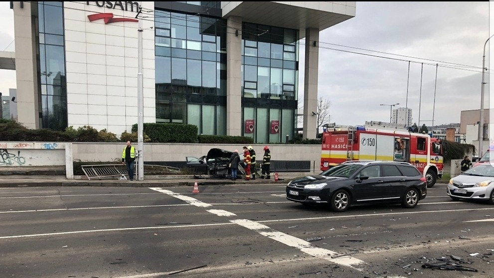 Nehoda na križovatke Bajkalská-Prievozská v Bratislave.