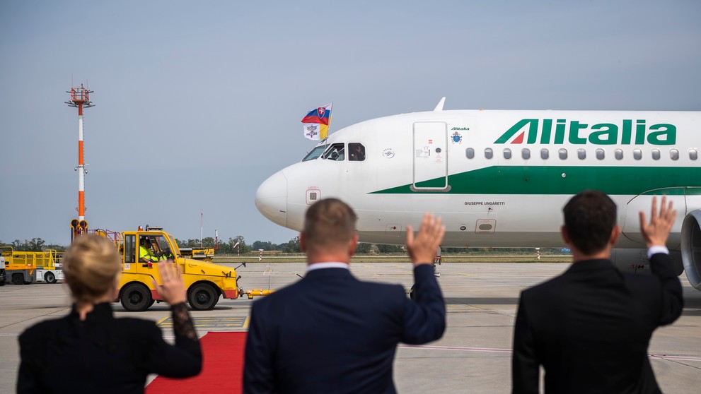 Pápež František odletel