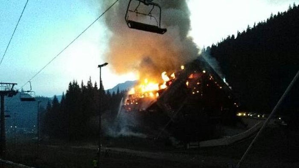 Hotel Junior v Jasnej zachvátil požiar.