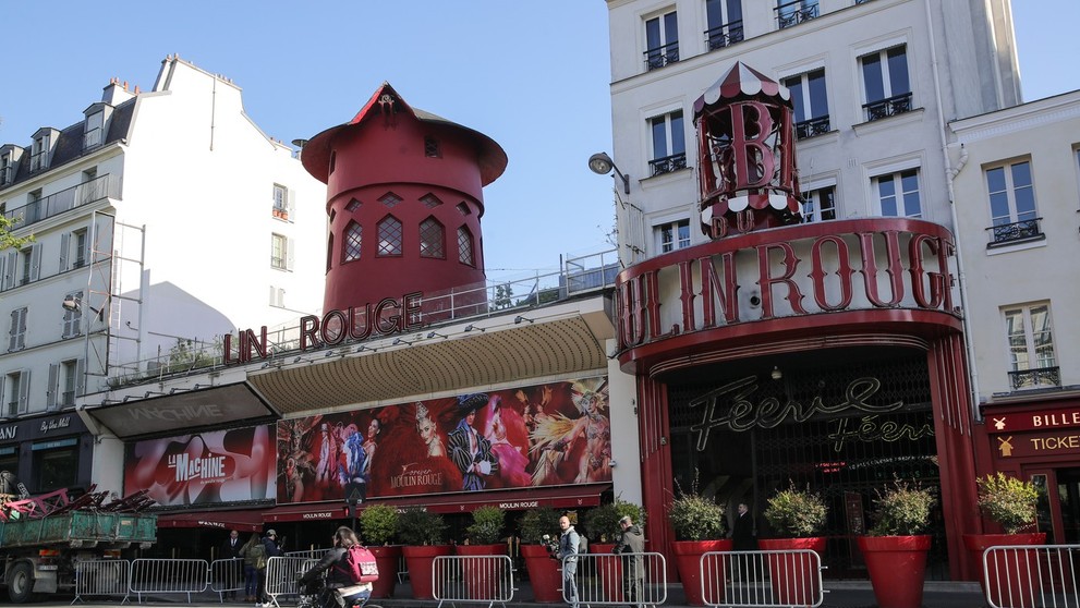 Kabaret Moulin Rouge prišiel o krídla z mlyna.