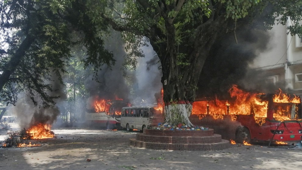 Protivládne nepokoje v Dháke.