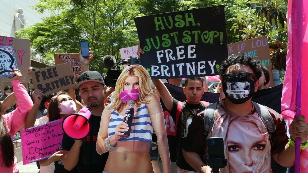 Fanúšikovia Britney Spears pred losangelským súdom (23. jún 2021)