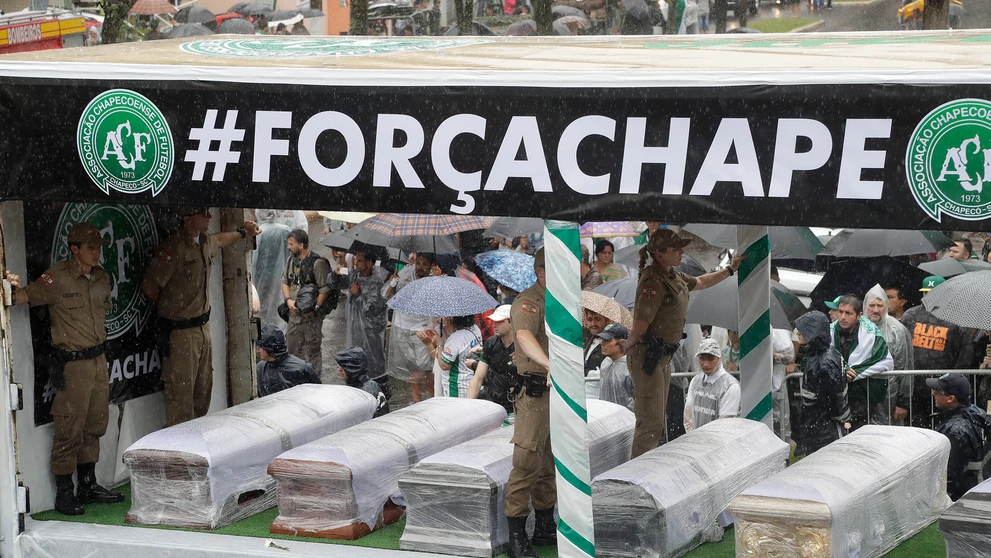 Rakvy s pozostatkami hráčov Chapecoense.