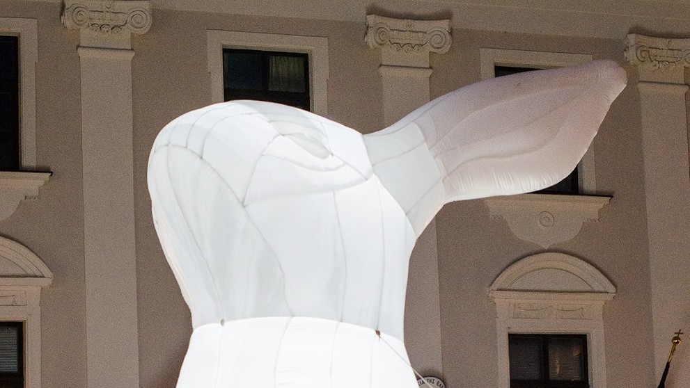 Narušitelia na Hlavnom námestí.