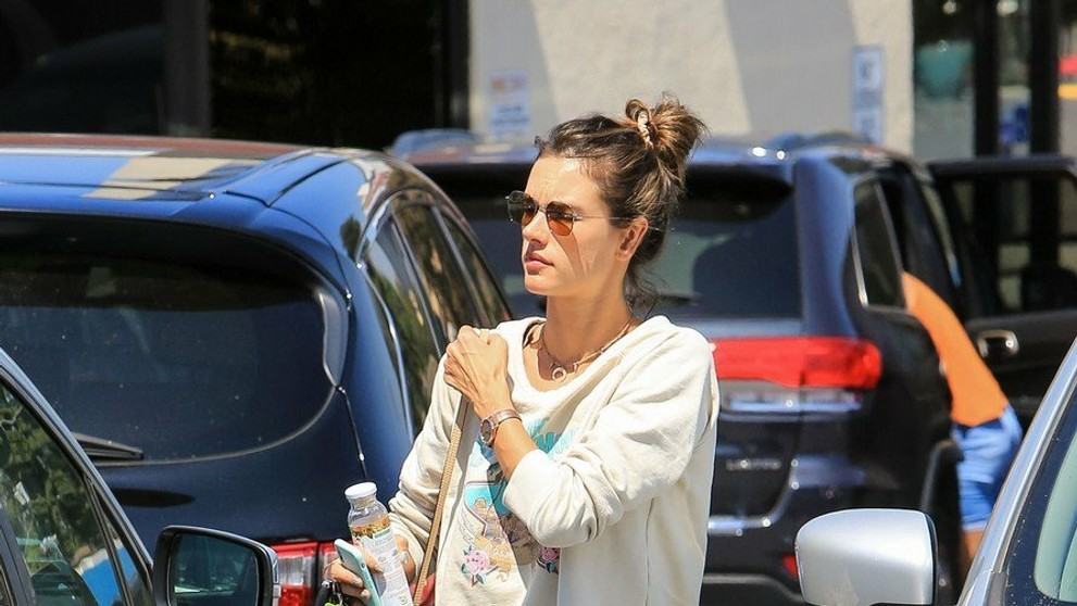 Alessandra Ambrosio v uliciach Los Angeles