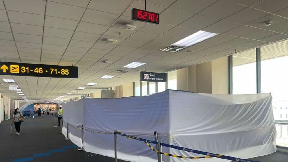 Žene rozdrvil pohyblivý chodník nohu.