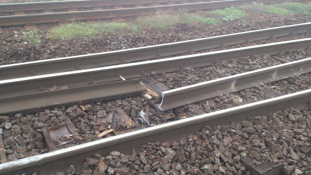 Vykoľajený vlak v Devínskej Novej Vsi.